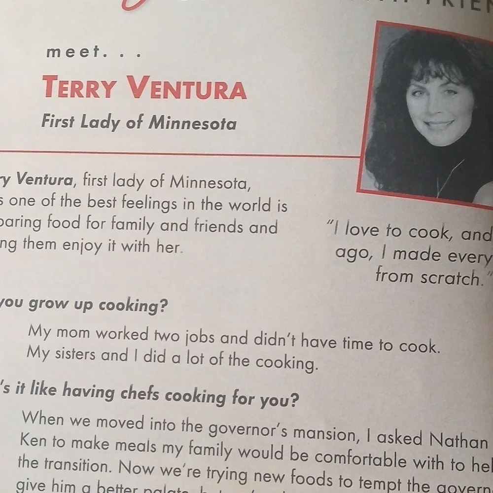 Betty Crocker Comfort Casseroles Cookbook Magazine 2001 Winter Holidays